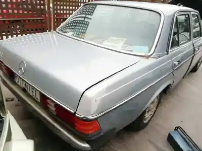 Véhicule à la ferraille mercedes-benz clase e (w123) berlina+coupe d 300 de l'année 1984 alimenté 617912