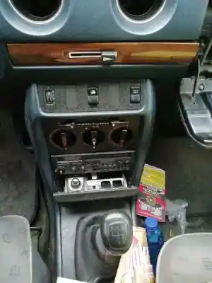 Véhicule à la ferraille mercedes-benz clase e (w123) berlina+coupe d 300 de l'année 1984 alimenté 617912