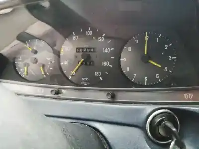 Véhicule à la ferraille mercedes-benz clase e (w123) berlina+coupe d 300 de l'année 1984 alimenté 617912