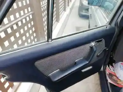 Véhicule à la ferraille mercedes-benz clase e (w123) berlina+coupe d 300 de l'année 1984 alimenté 617912