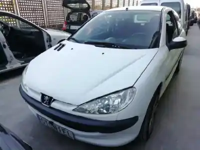 Verschrottungsfahrzeug PEUGEOT 206 BERLINA X-Line des Jahres 2004 angetrieben 8HX