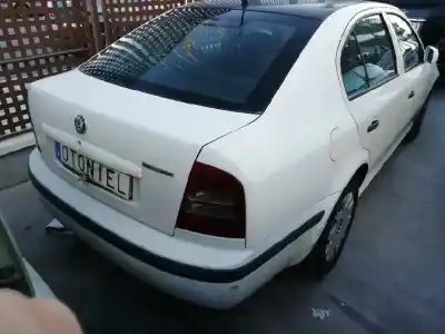 Veicolo di demolizione skoda octavia berlina (1u2) 1.9 tdi slx dell'anno 2003 alimentato alh