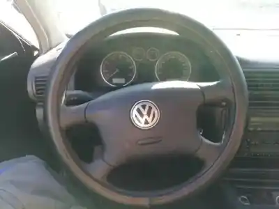 Здавання транспортного засобу volkswagen passat berlina (3b3) comfortline року 2001 потужний alz