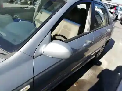Veículo de Sucata kia cerato 2.0 lx crdi familiar do ano 2004 alimentado d4ea