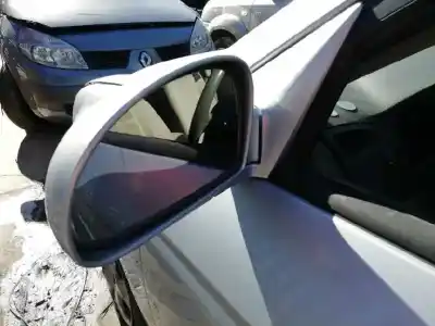 Veículo de Sucata kia cerato 2.0 lx crdi familiar do ano 2004 alimentado d4ea