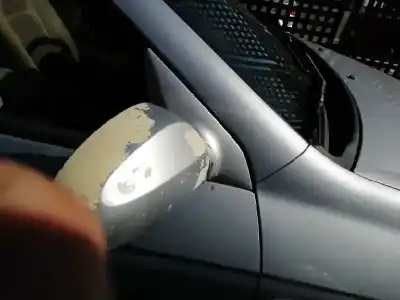 Veículo de Sucata kia cerato 2.0 lx crdi familiar do ano 2004 alimentado d4ea
