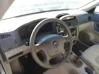 Veículo de Sucata kia cerato 2.0 lx crdi familiar do ano 2004 alimentado d4ea