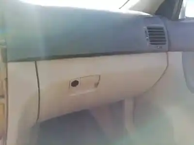 Veículo de Sucata kia cerato 2.0 lx crdi familiar do ano 2004 alimentado d4ea