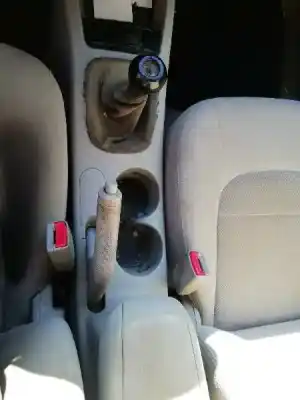 Veículo de Sucata kia cerato 2.0 lx crdi familiar do ano 2004 alimentado d4ea
