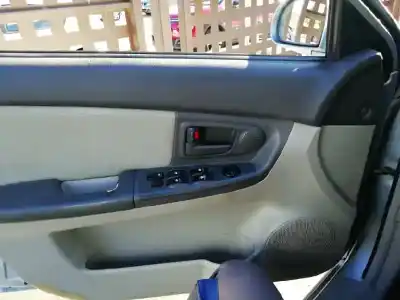 Veículo de Sucata kia cerato 2.0 lx crdi familiar do ano 2004 alimentado d4ea