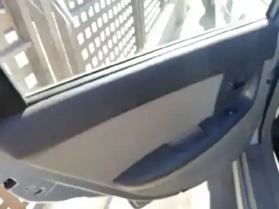 Veículo de Sucata kia cerato 2.0 lx crdi familiar do ano 2004 alimentado d4ea