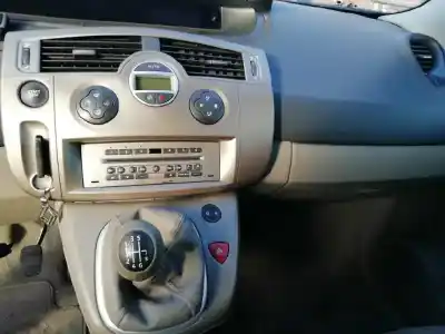 Scrapping Vehicle renault grand scenic 1.9 dci of the year 2004 powered f9q d8