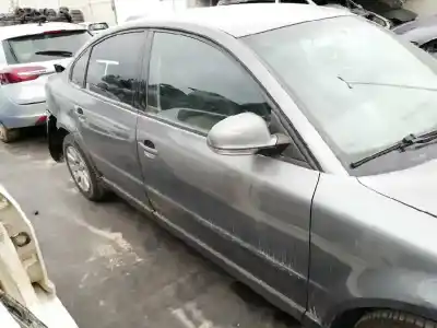 Здавання транспортного засобу volkswagen passat berlina (3b3) * року 2004 потужний awx