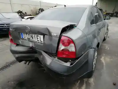 Здавання транспортного засобу volkswagen passat berlina (3b3) * року 2004 потужний awx