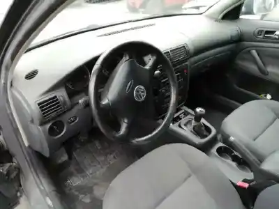 Здавання транспортного засобу volkswagen passat berlina (3b3) * року 2004 потужний awx