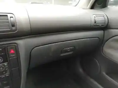 Здавання транспортного засобу volkswagen passat berlina (3b3) * року 2004 потужний awx
