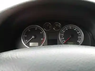 Здавання транспортного засобу volkswagen passat berlina (3b3) * року 2004 потужний awx