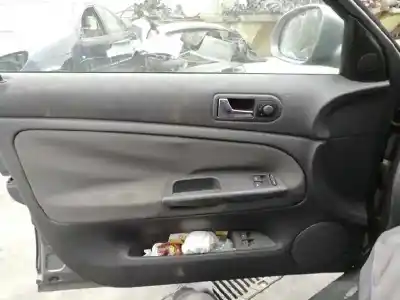 Здавання транспортного засобу volkswagen passat berlina (3b3) * року 2004 потужний awx