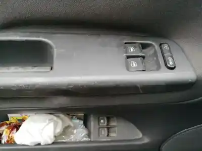 Здавання транспортного засобу volkswagen passat berlina (3b3) * року 2004 потужний awx