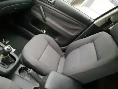 Здавання транспортного засобу volkswagen passat berlina (3b3) * року 2004 потужний awx
