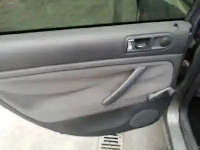 Здавання транспортного засобу volkswagen passat berlina (3b3) * року 2004 потужний awx