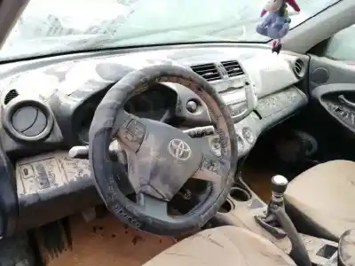 Vehicul casat toyota rav 4 iii (_a3_) 2.2 d (ala35_) al anului 2011 alimentat 2ad