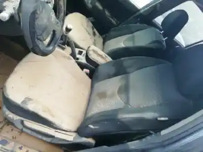 Vehicul casat toyota rav 4 iii (_a3_) 2.2 d (ala35_) al anului 2011 alimentat 2ad