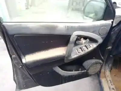 Vehicul casat toyota rav 4 iii (_a3_) 2.2 d (ala35_) al anului 2011 alimentat 2ad