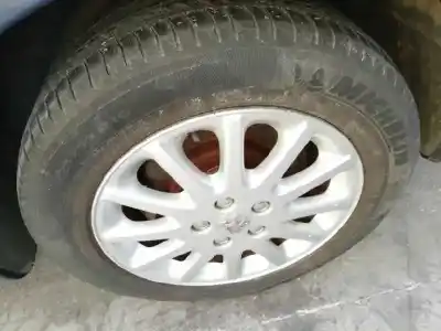 Здавання транспортного засобу peugeot 607 (s1) básico року 2001 потужний 4hx