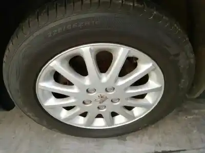 Здавання транспортного засобу peugeot 607 (s1) básico року 2001 потужний 4hx