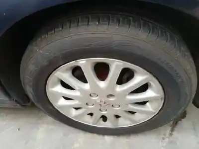 Здавання транспортного засобу peugeot 607 (s1) básico року 2001 потужний 4hx
