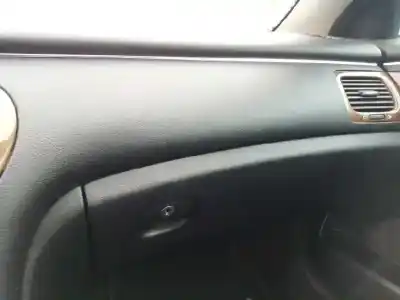 Здавання транспортного засобу peugeot 607 (s1) básico року 2001 потужний 4hx