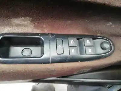 Здавання транспортного засобу peugeot 607 (s1) básico року 2001 потужний 4hx