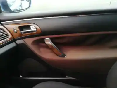 Здавання транспортного засобу peugeot 607 (s1) básico року 2001 потужний 4hx
