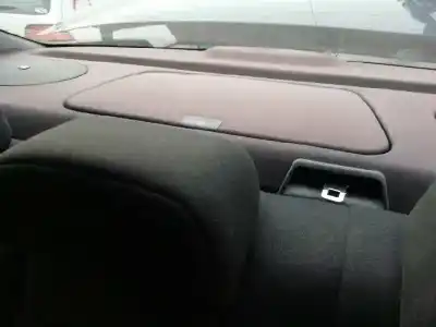 Здавання транспортного засобу peugeot 607 (s1) básico року 2001 потужний 4hx