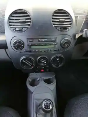 Véhicule à la ferraille volkswagen                                         new beetle (9c1/1c1)                                                                                                                                                                                                                                       1.6                                                                                                                                                                                                                                                        de l'année 2002 alimenté bfs