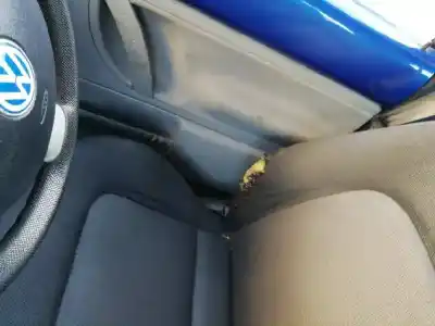 Véhicule à la ferraille volkswagen                                         new beetle (9c1/1c1)                                                                                                                                                                                                                                       1.6                                                                                                                                                                                                                                                        de l'année 2002 alimenté bfs