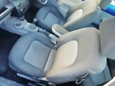 Véhicule à la ferraille volkswagen                                         new beetle (9c1/1c1)                                                                                                                                                                                                                                       1.6                                                                                                                                                                                                                                                        de l'année 2002 alimenté bfs