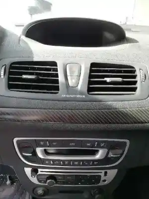 Sloopvoertuig renault megane iii berlina 5 p dynamique van het jaar 2012 aangedreven h5f a4