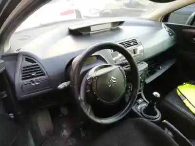 Vehicul casat citroen c4 coupe vtr plus al anului 2006 alimentat 9hy