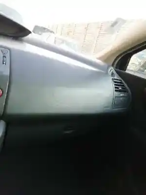 Vehicul casat citroen c4 coupe vtr plus al anului 2006 alimentat 9hy