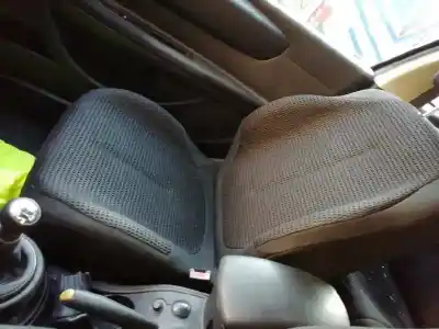 Vehicul casat citroen c4 coupe vtr plus al anului 2006 alimentat 9hy