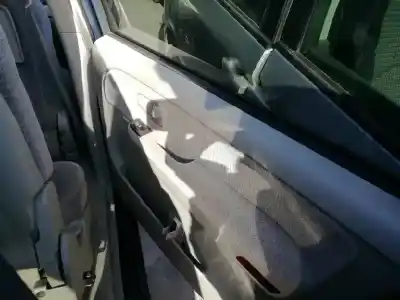 Sloopvoertuig hyundai trajet (fo) 2.0 crdi gls van het jaar 2006 aangedreven d4ea