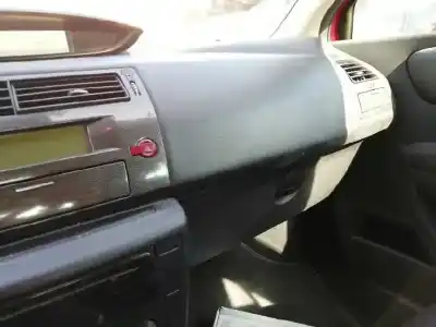 Здавання транспортного засобу citroen c4 berlina vtr plus року 2006 потужний 9hx