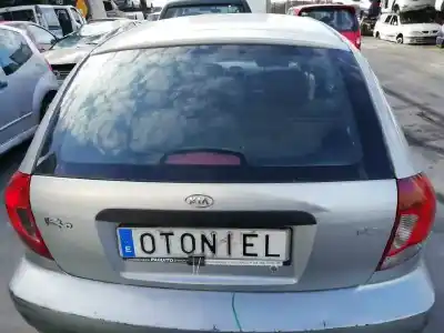 Veículo de Sucata kia rio ls berlina do ano 2002 alimentado a3d