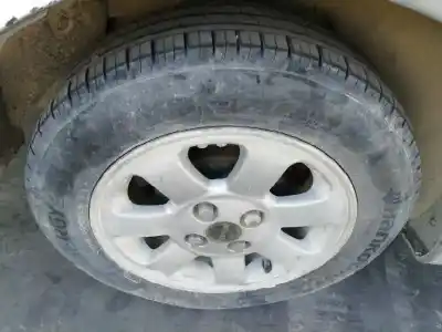 Veículo de Sucata kia rio ls berlina do ano 2002 alimentado a3d