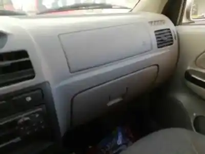 Veículo de Sucata kia rio ls berlina do ano 2002 alimentado a3d