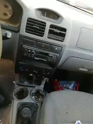 Veículo de Sucata kia rio ls berlina do ano 2002 alimentado a3d