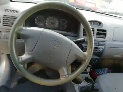 Veículo de Sucata kia rio ls berlina do ano 2002 alimentado a3d