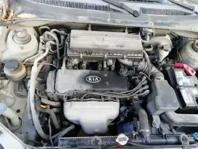 Veículo de Sucata kia rio ls berlina do ano 2002 alimentado a3d